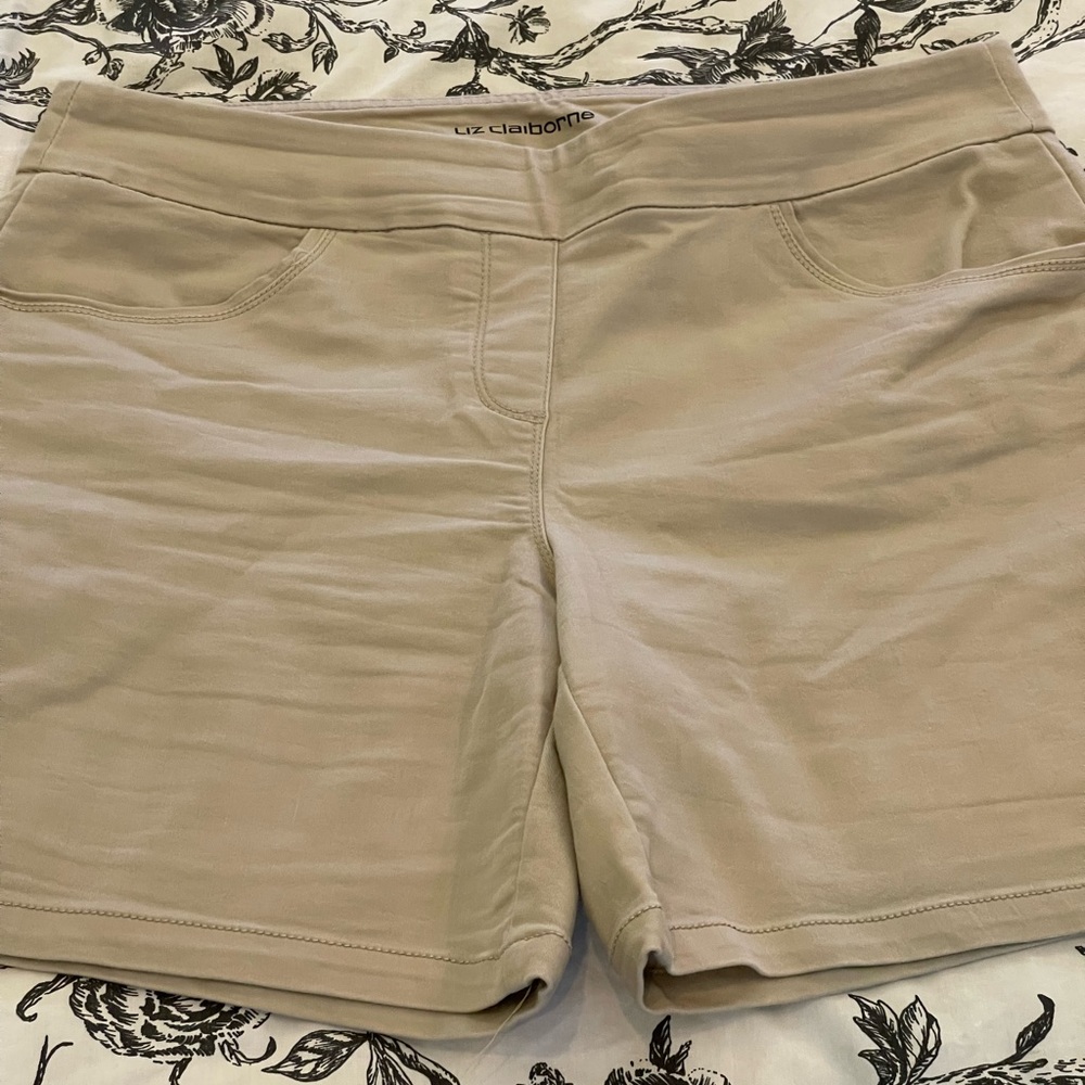 Liz‎ Claiborne 14 Classic Shorts Beige